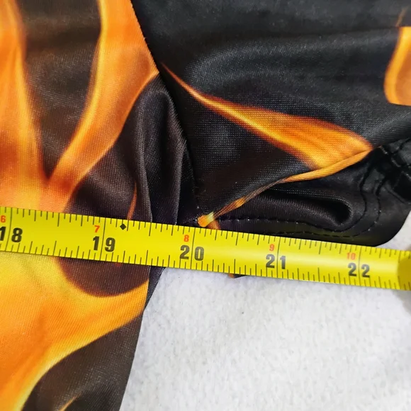 Men's Black Skull & Flame Graphic Short-Sleeve Tee - Picture 8 of 9